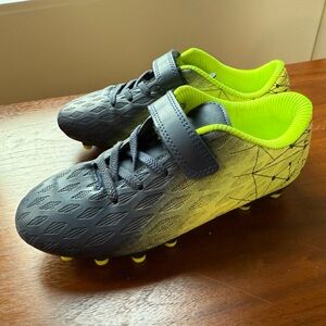 Brooman outdoor soccer cleats, youth size 2.